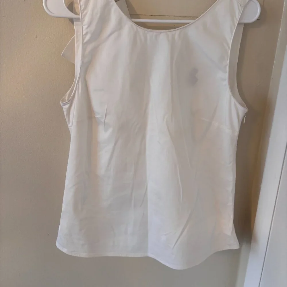 Simple White Reversible Sleeveless Blouse - Picture 2 of 5